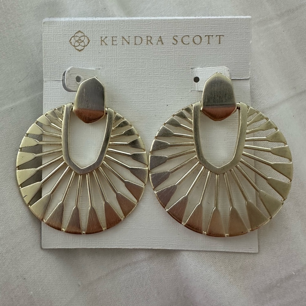 Kendra Scott Gold Statement Earring - image 2